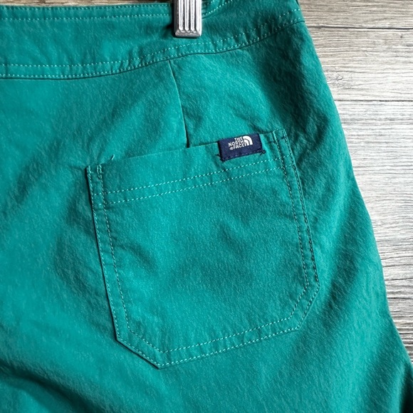 The North Face Emerald Cargo Shorts Relaxed Fit - Picture 4 of 6